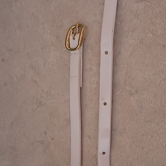 Free with any bundle! Lilly Pulitzer white patent leather belt with bow - Picture 7 of 11